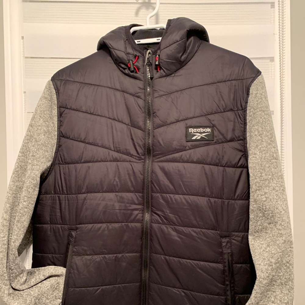 REEBOK OUTDOOR JACKET/HOOD. MENS . NWT.